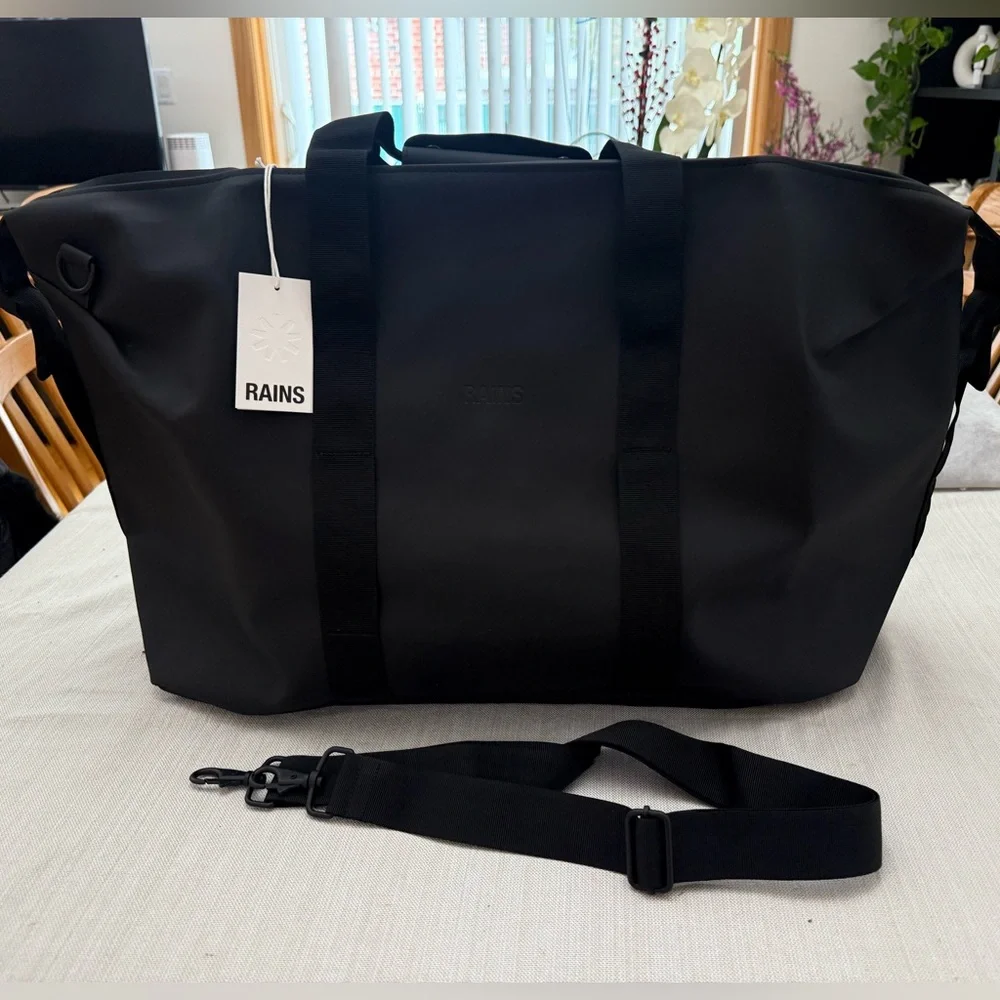 Rains Hilo Weekend Bag Black NWT Waterproof Duffel